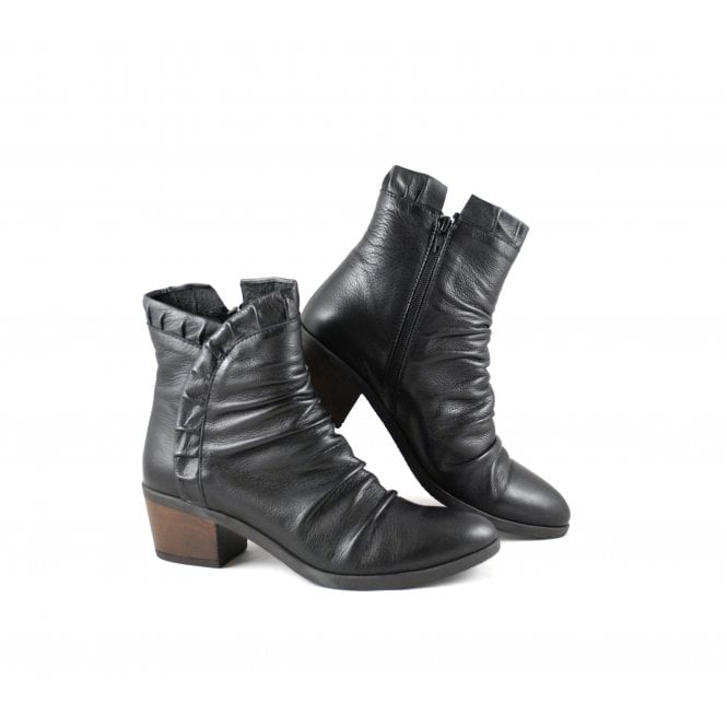 Bueno 0900 Ankle Boot with Trim Detail