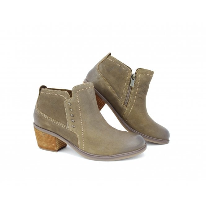 Clarks Neva Lo Dark Tan Ankle Boot