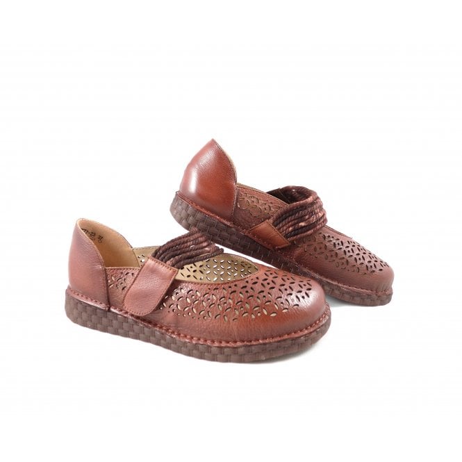 Laura Vita Flirt 03 Closed Shoe with Cut Outs